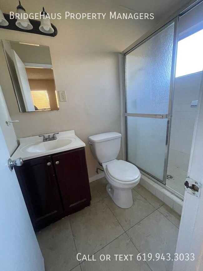 Building Photo - 516 S Tulip St