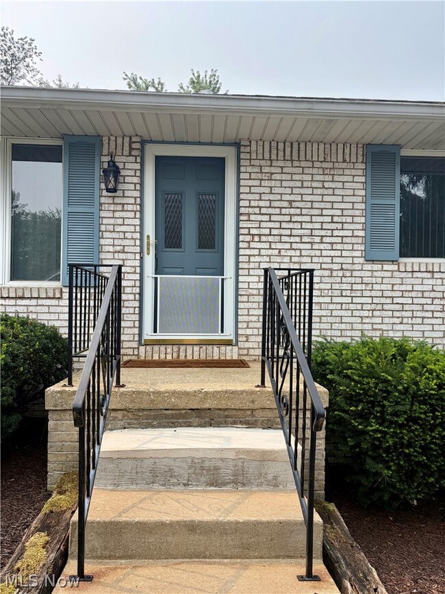 Building Photo - 6218 Island Dr NW