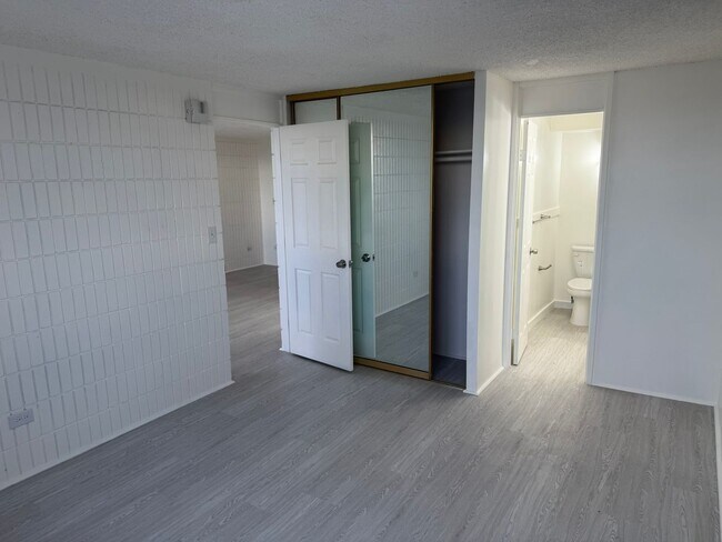 Building Photo - Sunset Lakeview - Fully renovated 3 bedroom, 2 bath with One open parking