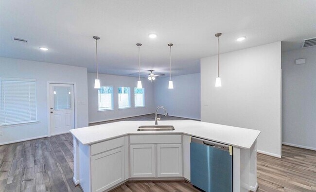 Building Photo - 14397 High Hl Dr