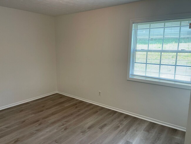 Building Photo - Find Your Perfect Home at Phoenix City Apa...