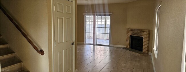 Building Photo - 313 Beethoven St