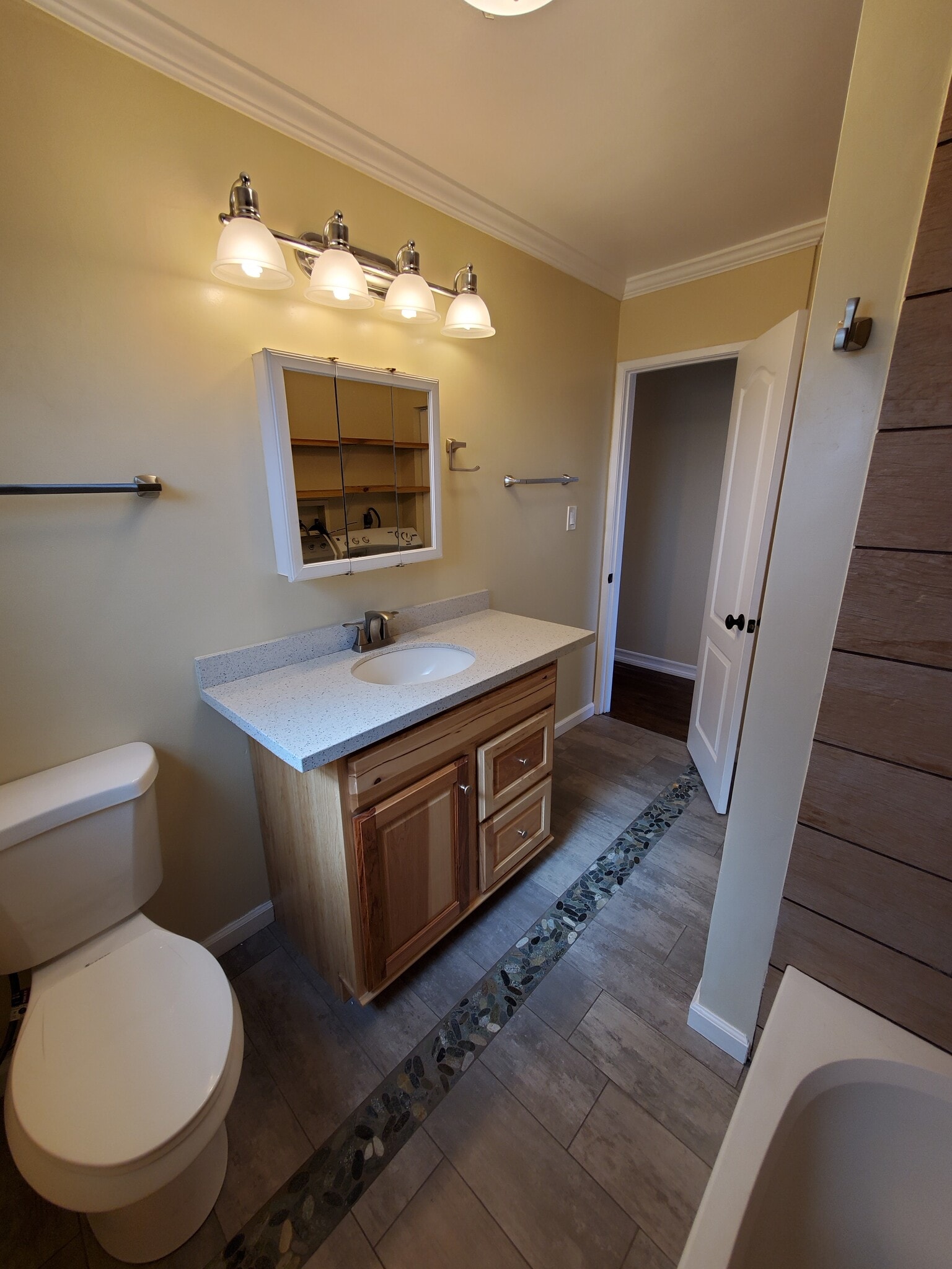 Building Photo - 421 N Ditmar St