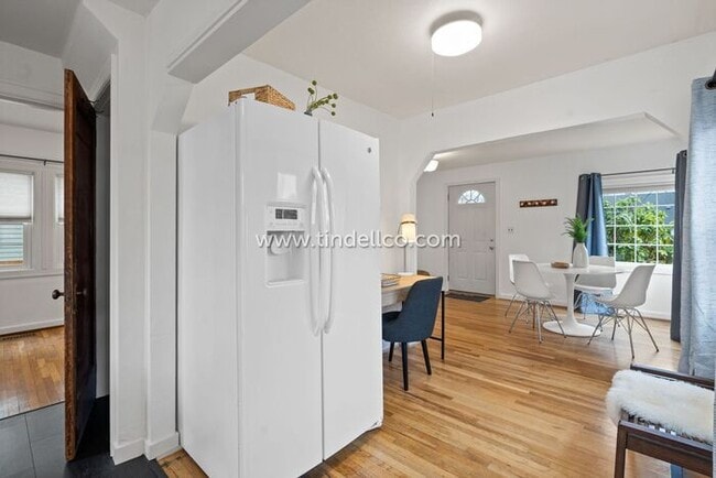 Building Photo - Updated 3 bedroom, 3 Level Home near New S...