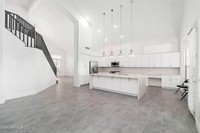 Building Photo - 6739 E Gelding Dr