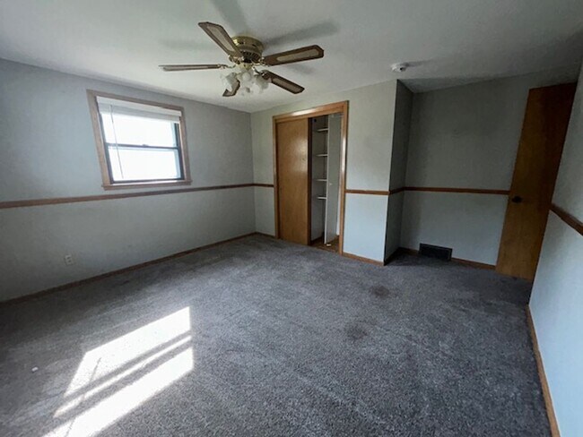 Building Photo - Nice west side Home.3+ bedroom with a cozy backyard