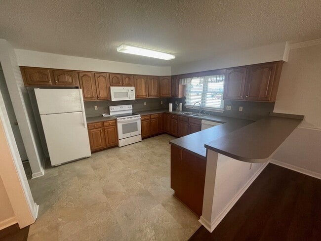 Building Photo - 10401 Whispering Pine Ln