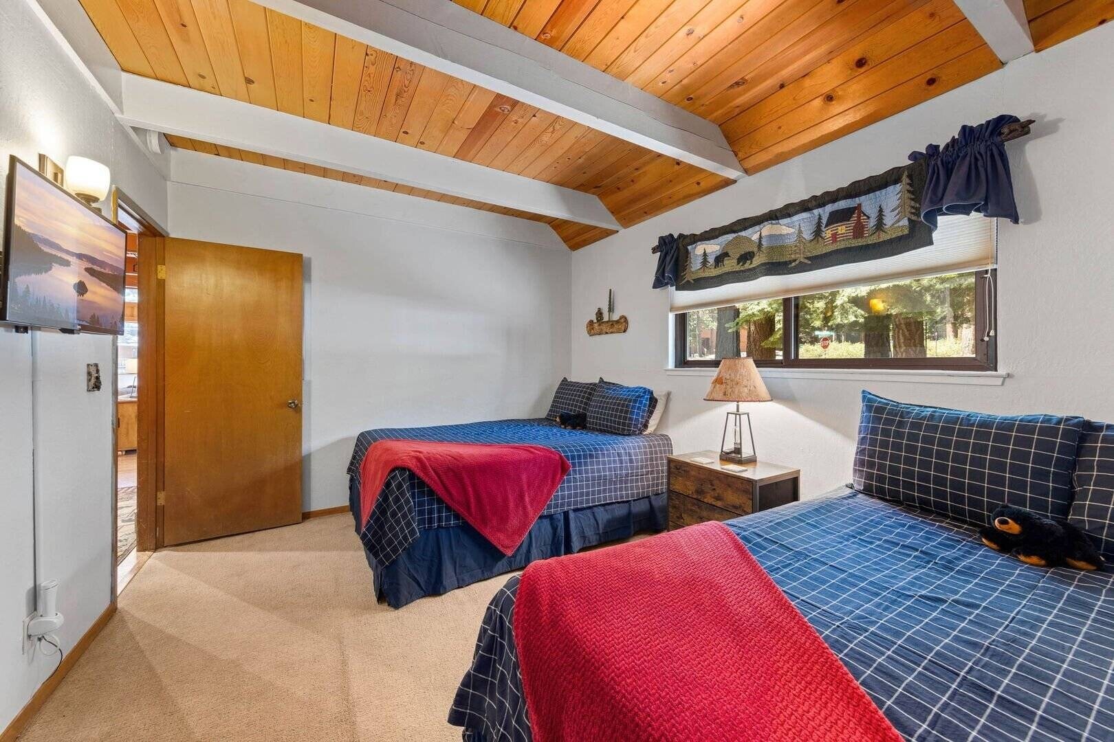 1st Level Bedroom - 15948 Northwoods Blvd