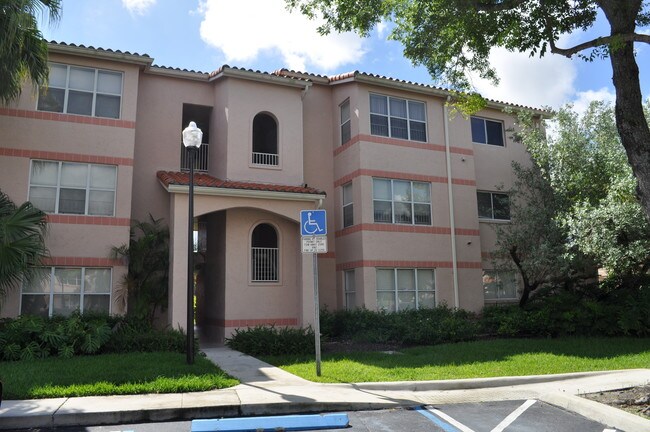 Residential, Private and Secure community - 3450 Pinewalk Dr N