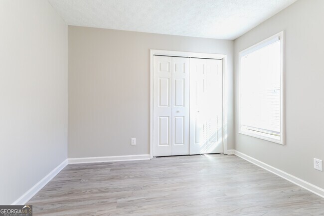 Building Photo - 852 New England Ct