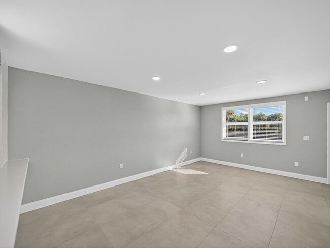 Building Photo - 1002 Shorewinds Dr