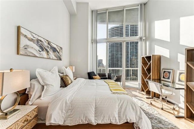 Building Photo - 465 Brickell Ave