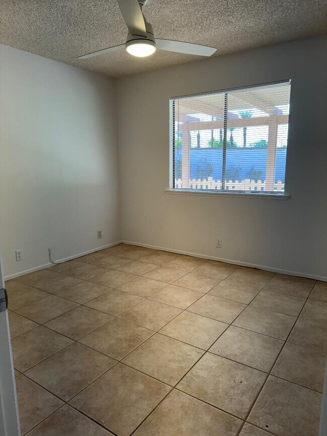 Building Photo - 40353 Sugar Bush Ct