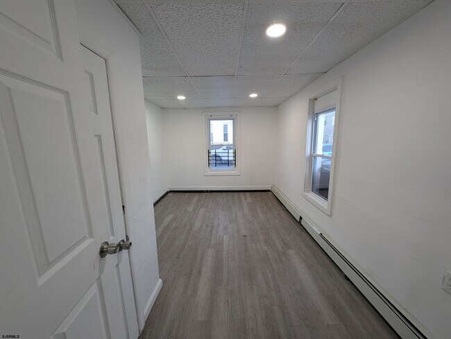 Building Photo - 20 S Bellevue Ave