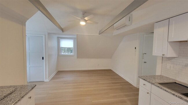 Building Photo - 50 Deepdale Dr