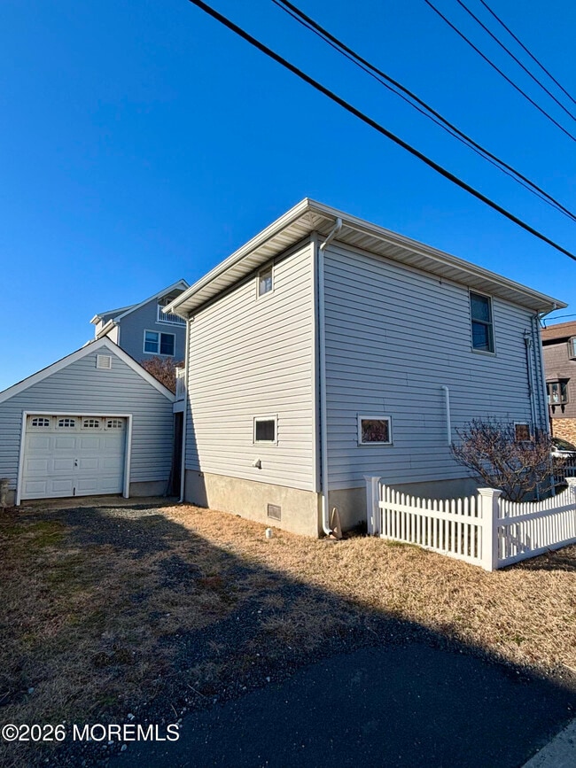 Building Photo - 1 Beach Way