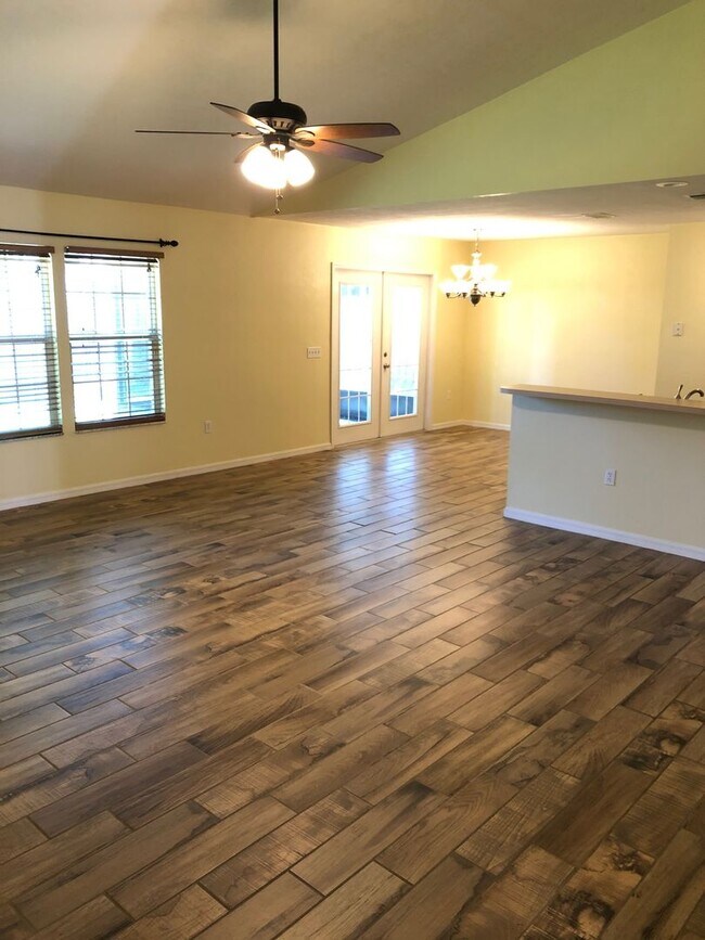 Building Photo - Sub-Lease - Great Home in New Town 1894 lo...