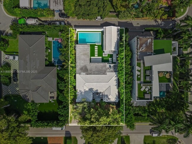 Building Photo - 112 E 1st Ct