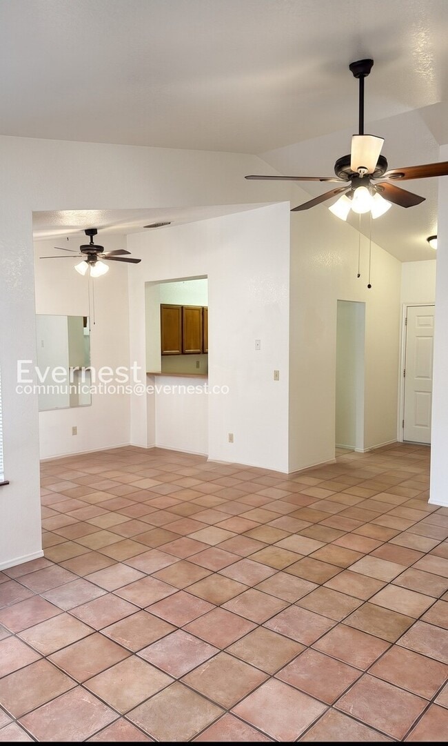 Building Photo - 2 Bed/2 Bath Home with Fenced Yard & Garage / Pet-Friendly / Vouchers Accepted / Available Soon!