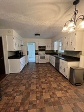 Building Photo - 121 S Regency Dr