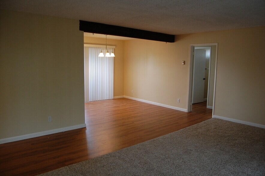 Dining Area - 1915 Voorhees Ave
