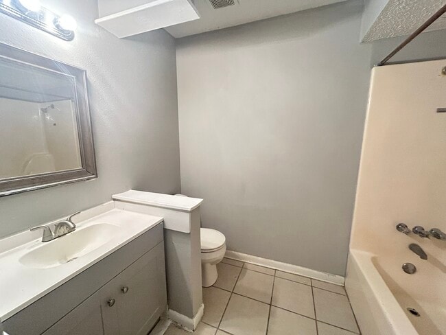 Building Photo - 2509 S Belair Dr