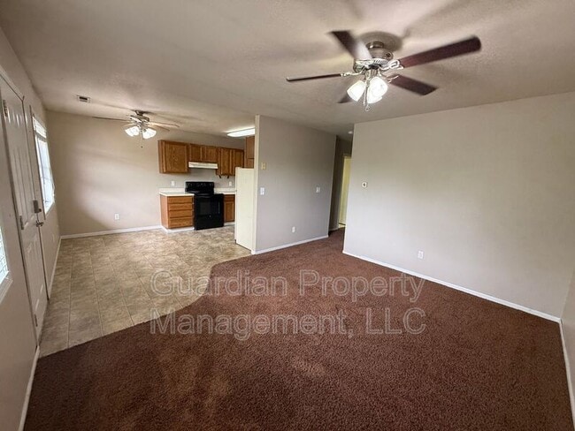 Building Photo - 515 W 11th St