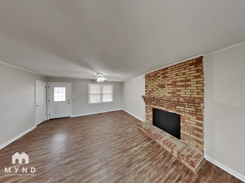 Building Photo - 400 Woodstream Dr