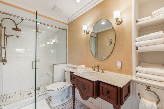 Building Photo - 1600 Treasure Ln