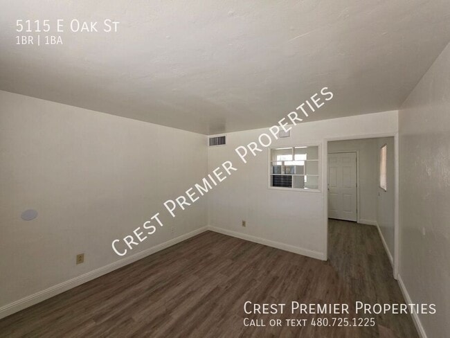 Building Photo - 5115 E Oak St