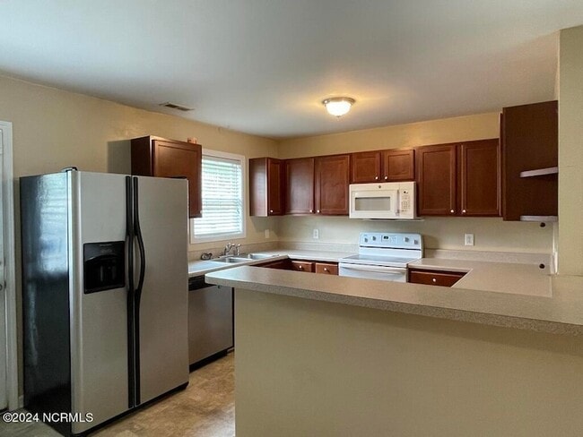 Building Photo - 143 Apache Trail