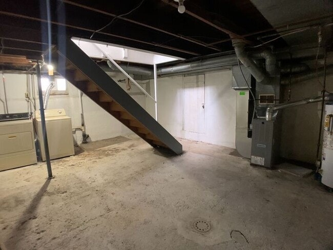 Building Photo - Duplex in Niles