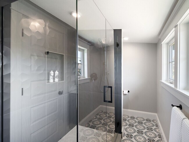 Building Photo - Gorgeous, updated 3-bdr Vernon bungalow w/...