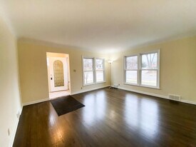 Building Photo - 1919 E 38th St