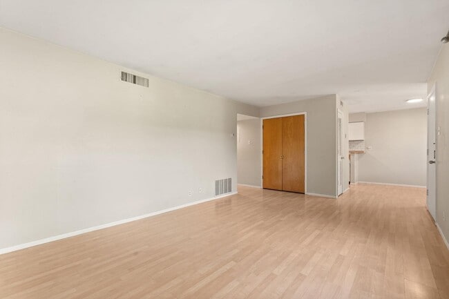 Building Photo - 1601 Pennsylvania St NE
