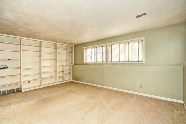 Building Photo - 6149 Aerotech Dr