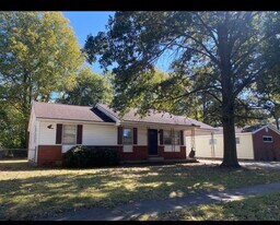 Building Photo - 1120 Normandy Ln