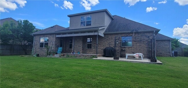 Building Photo - 5810 W Cane Hill Dr