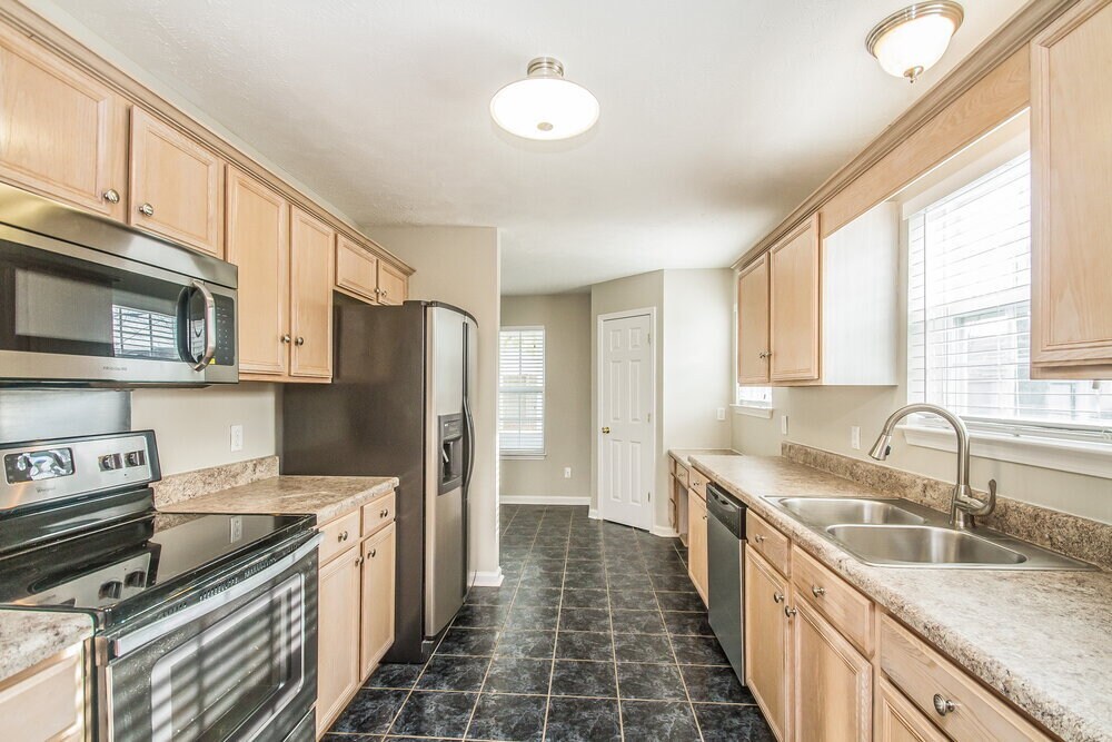 Building Photo - 878 Lavergne Ln