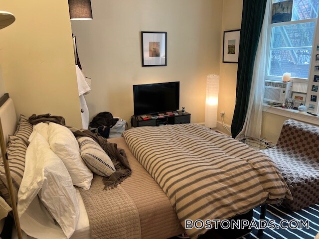 Building Photo - 55 Park Dr