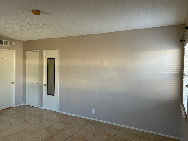 Building Photo - 3604 Kalsman Dr