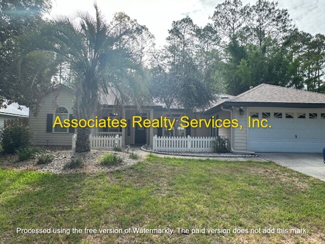 Building Photo - Beautiful Family home in Mentone!