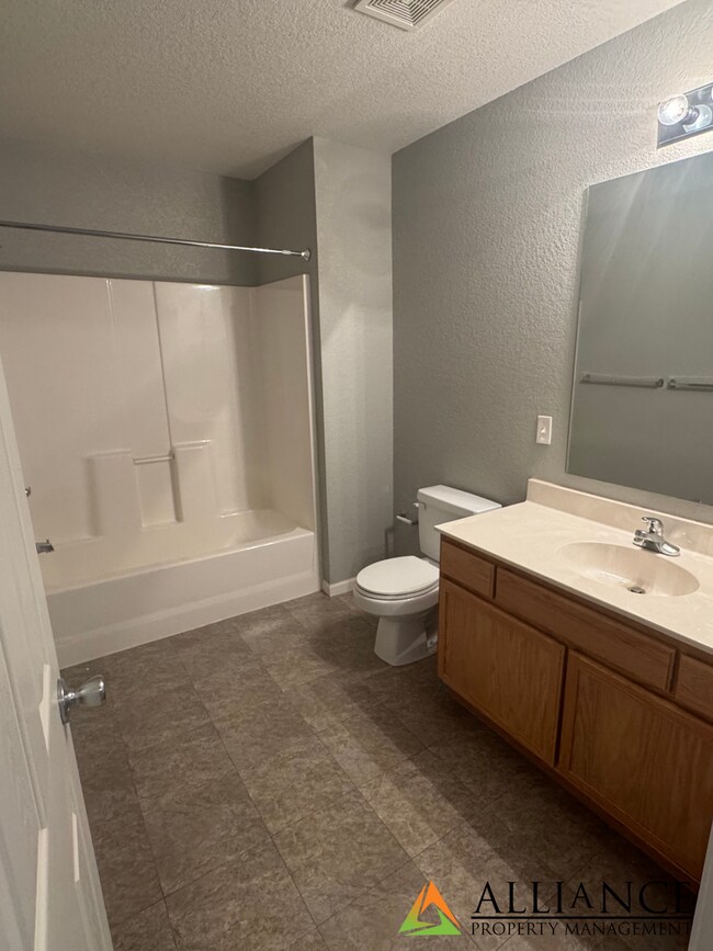 Building Photo - Town Home in West Manhattan!