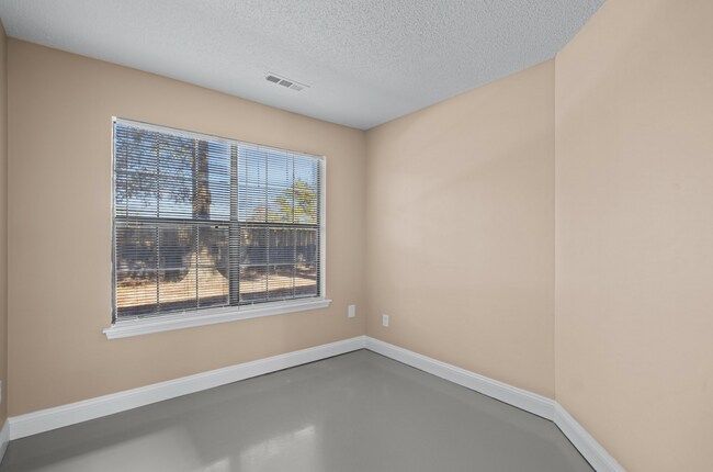 Building Photo - 1160 Shipyard Blvd