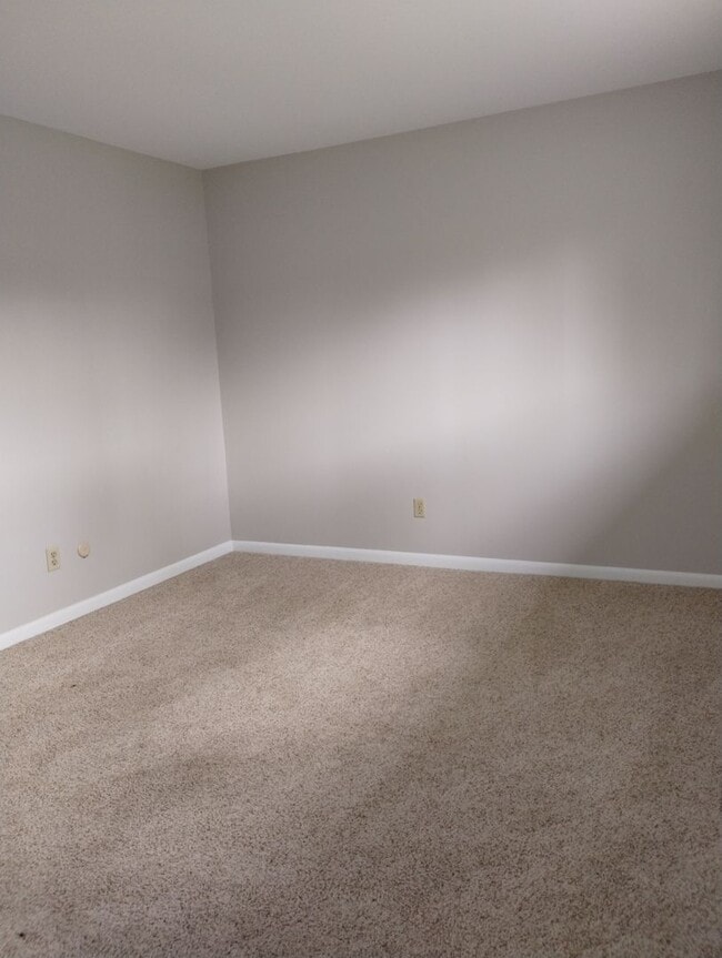 Building Photo - 728-728 Red Deer Ln