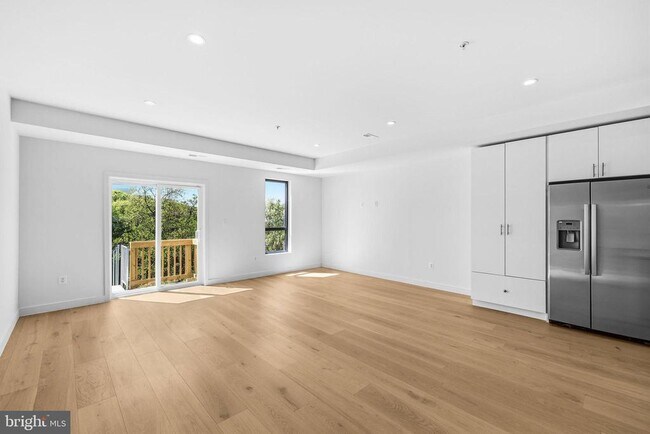 Building Photo - 2532 Elvans Rd SE