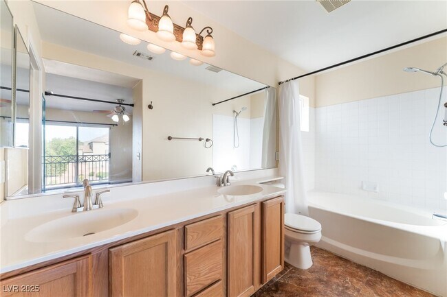 Building Photo - 704 Chase Tree St