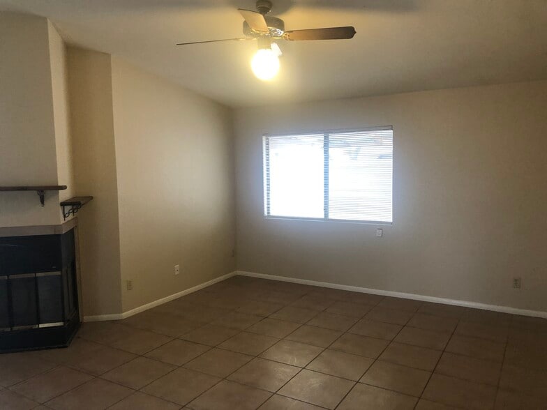 Building Photo - 2521 W Glenbrook Way