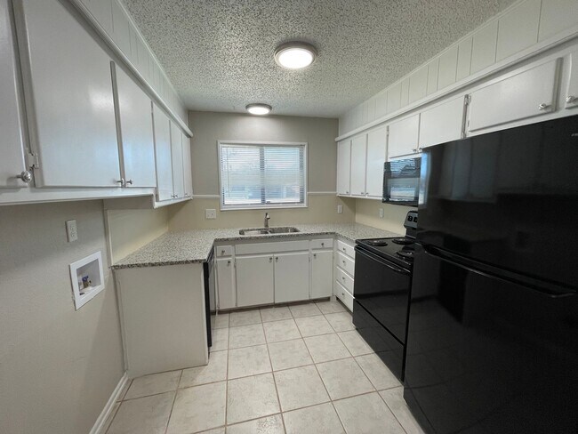 Building Photo - 6917fre