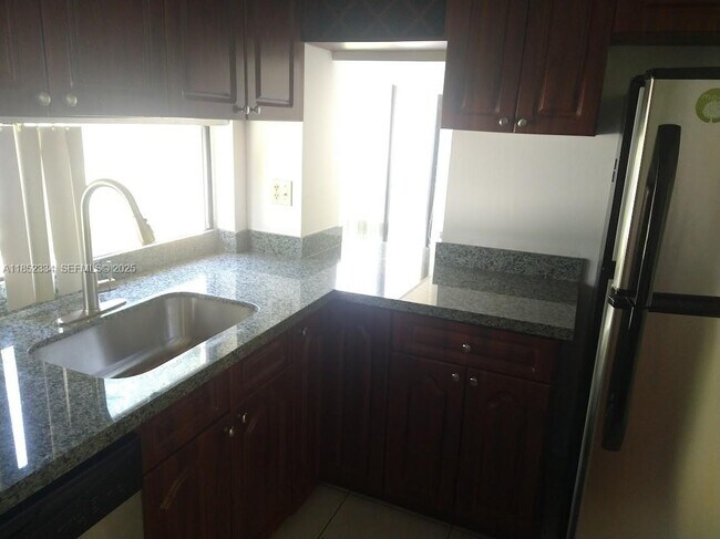 Building Photo - 17021 N Bay Rd